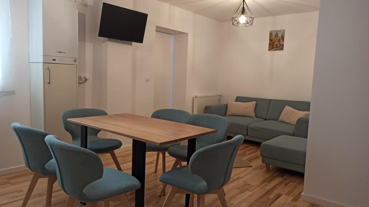 Chrysanthemum Apartment Сигишоара Екстериор снимка